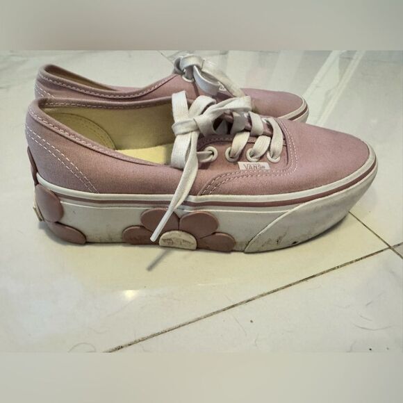 Vans Pink Sneakers Classic Low-Top Style - Picture 4 of 11